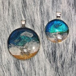 Mommy and me, pendants in alcohol inks and resin